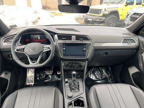 Used 2022 Volkswagen Tiguan SE R-Line image 19