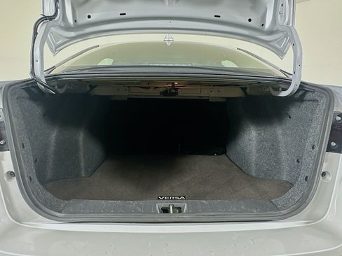 Used 2025 Nissan Versa SV FWD image 27