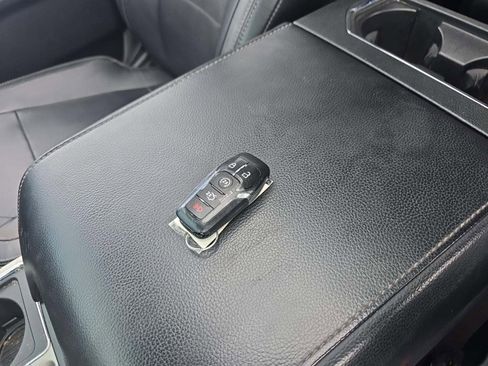 Used 2015 Ford F150 Lariat image 10