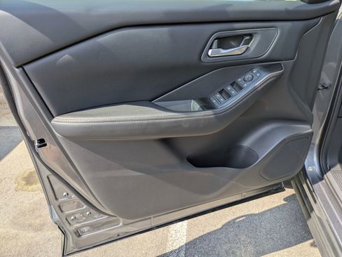 Used 2026 Nissan Rogue SV FWD image 10