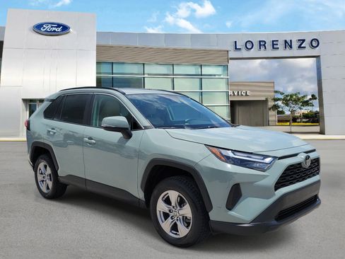 Used 2022 Toyota RAV4 XLE w/ Convenience Package FWD image 3