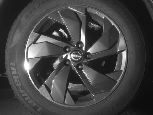 Used 2025 Nissan Rogue SV FWD image 18
