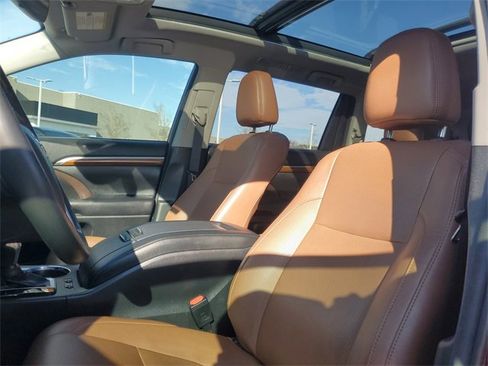 Used 2018 Toyota Highlander Limited Platinum image 15