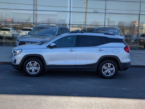 Used 2019 GMC Terrain SLE w/ Driver Convenience Package image 3