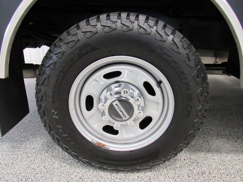Used 2022 Ford F250 XL w/ Power Equipment Group AWD/4WD image 14