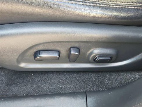 Used 2020 Nissan Pathfinder SL image 16