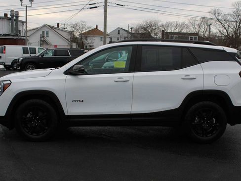 Used 2022 GMC Terrain AT4 image 4