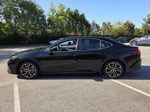 Used 2025 Toyota Camry XLE image 8