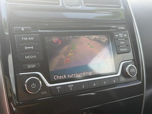 Used 2016 Nissan Versa Note SV FWD image 16