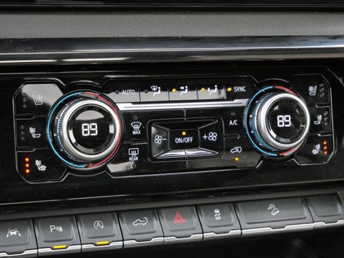 Used 2023 GMC Sierra 1500 AT4 w/ Technology Package image 23