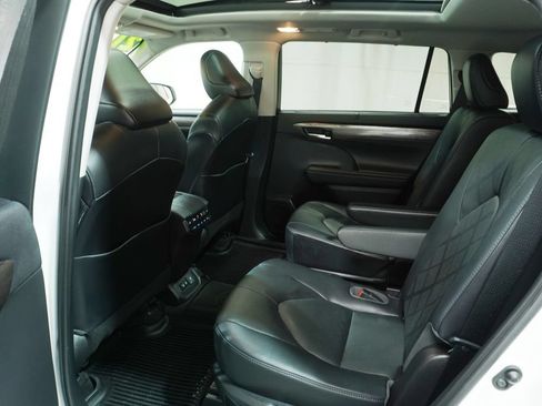 Used 2021 Toyota Highlander Platinum AWD/4WD image 14