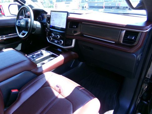 Used 2024 Ford Expedition Limited AWD/4WD image 12