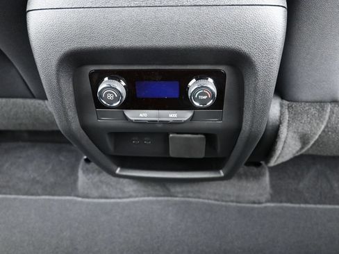 Used 2026 Chevrolet Traverse LT w/ Driver Confidence Package FWD image 10