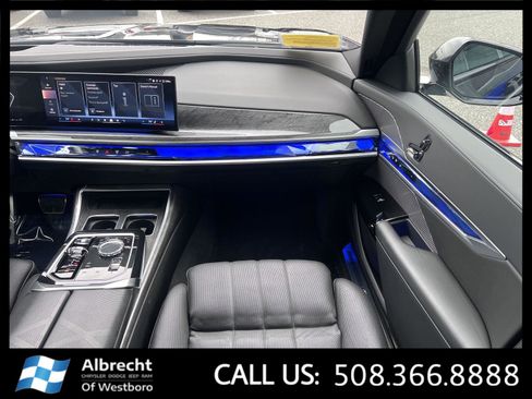 Used 2024 BMW 740i xDrive image 25