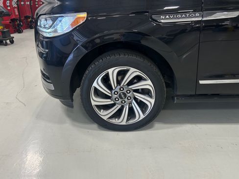 Used 2024 Lincoln Navigator L 4WD image 8