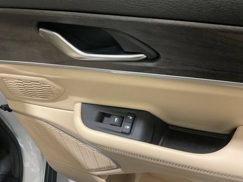 Used 2022 Jeep Grand Cherokee L Limited AWD/4WD image 15