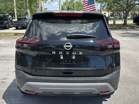 Used 2023 Nissan Rogue S image 6