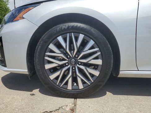 Used 2024 Nissan Altima 2.5 SV FWD image 7