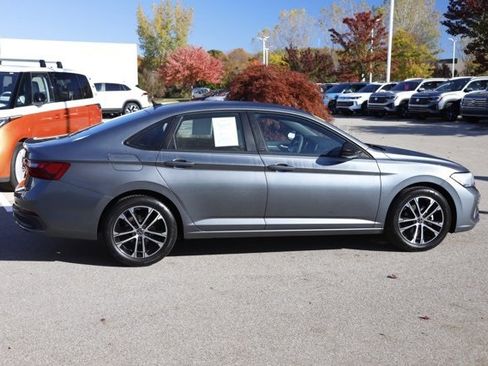 Used 2023 Volkswagen Jetta Sport image 2