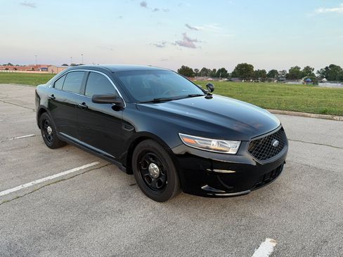 Used 2017 Ford Taurus Police Interceptor image 2