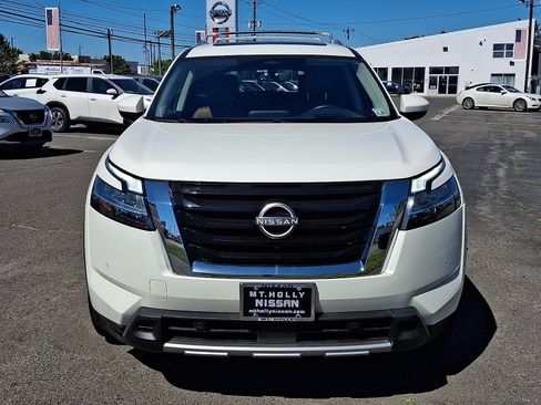 Certified 2023 Nissan Pathfinder Platinum AWD/4WD image 2