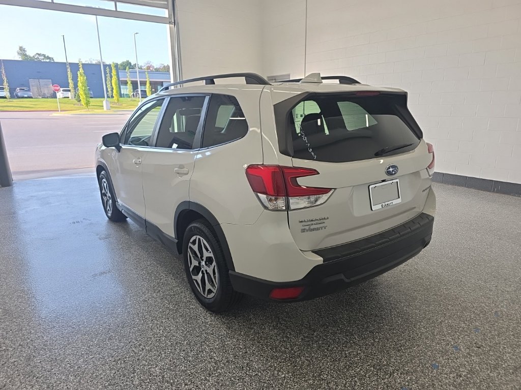Used 2020 Subaru Forester Premium AWD/4WD image 3