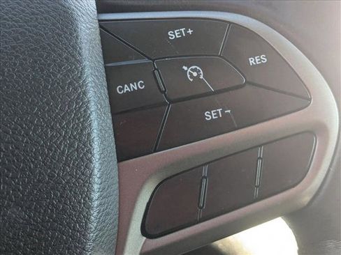 Used 2019 Jeep Cherokee Latitude Plus w/ Cold Weather Group image 10