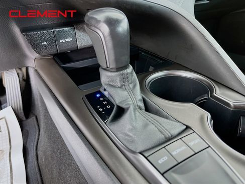 Used 2022 Toyota Camry SE FWD image 24