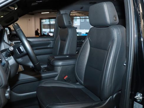 Used 2023 Chevrolet Suburban LT image 11