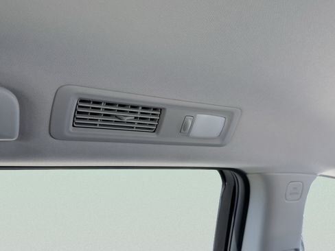 Used 2025 Nissan Pathfinder S FWD image 51