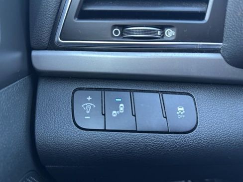 Used 2017 Hyundai Elantra Value Edition image 33