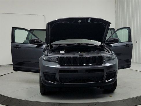 New 2025 Jeep Grand Cherokee L Altitude image 10