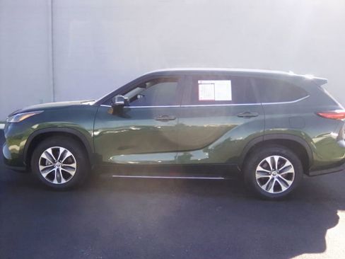 Used 2023 Toyota Highlander XLE image 8