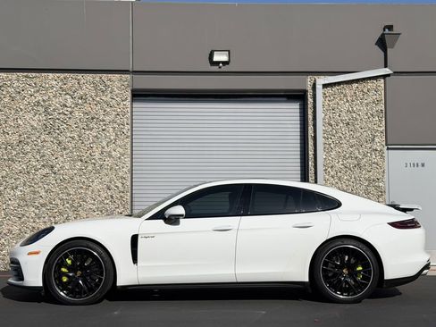 Used 2018 Porsche Panamera 4 w/ Premium Package AWD/4WD image 10