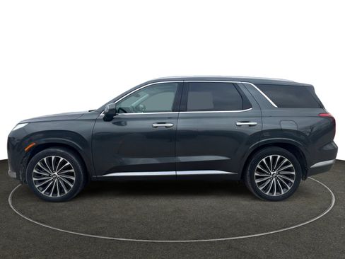 Used 2023 Hyundai Palisade Calligraphy image 2