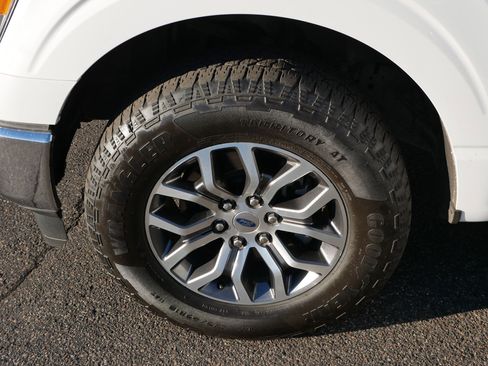 Used 2022 Ford F150 Lariat w/ Max Trailer Tow Package image 15