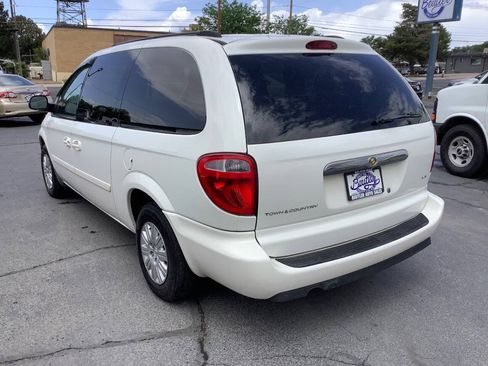Used 2006 Chrysler Town & Country LX w/ Popular Equipment Group II FWD image 10