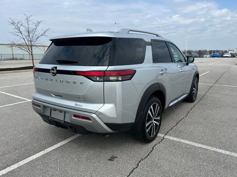 Used 2025 Nissan Pathfinder Platinum image 8