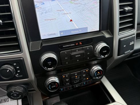 Used 2019 Ford F150 Lariat w/ Equipment Group 502A Luxury AWD/4WD image 27