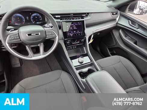 Used 2025 Jeep Grand Cherokee Laredo X w/ Luxury Tech Group I AWD/4WD image 11
