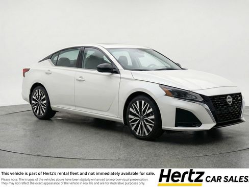 Used 2025 Nissan Altima 2.5 SV image 1