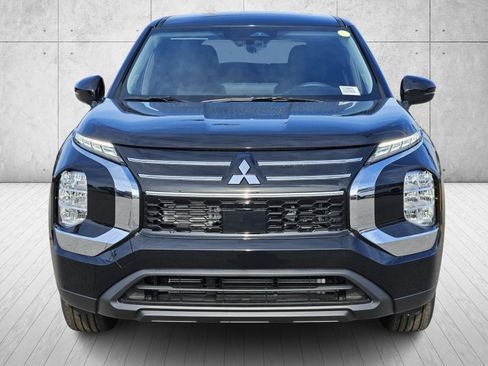 New 2026 Mitsubishi Outlander ES image 2