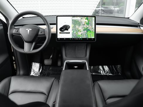 Used 2024 Tesla Model Y Long Range AWD/4WD image 8