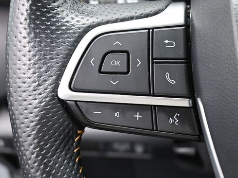 Used 2022 Toyota Sienna XLE Woodland Edition image 17