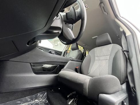 Used 2025 Nissan Rogue SV AWD/4WD image 18