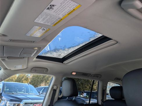 Used 2024 Nissan Armada SL w/ Captain's Chairs Package image 36