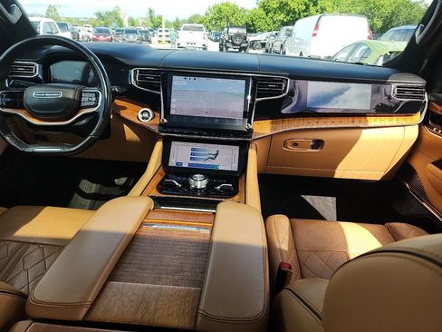 Used 2022 Jeep Grand Wagoneer Series III w/ Rear-Seat Entertainment Group AWD/4WD image 8
