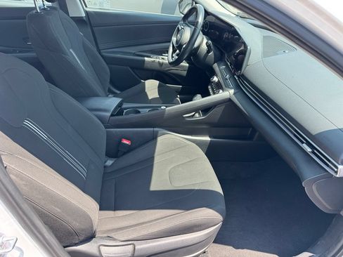 Used 2025 Hyundai Elantra SEL FWD image 16