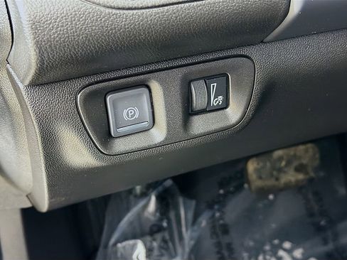 Used 2023 GMC Acadia SLE w/ Driver Convenience Package image 28