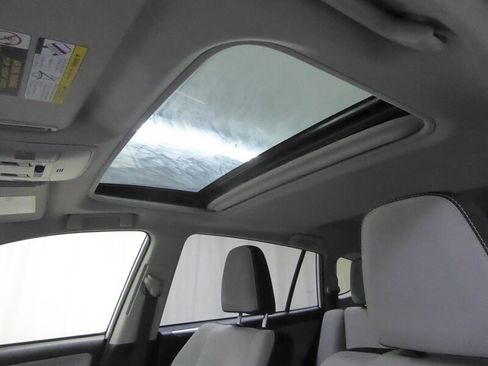 Used 2018 Toyota RAV4 LE image 18